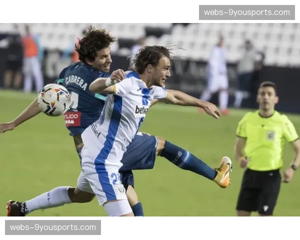 马赛后卫巴列尔迪两黄变一红被罚下，球队少一人作战