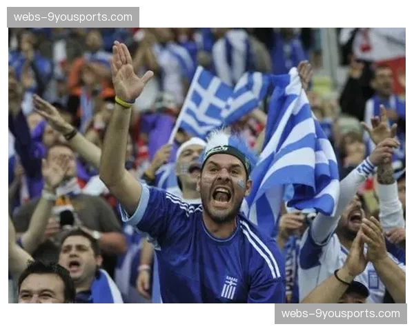 希腊超级联赛再次因球迷暴力事件全面暂停两周 希腊超级联赛再次因球迷暴力事件全面暂停两周